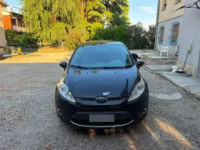 Usata Ford Fiesta 68 CV (50 kW) 2009 Nero Berlina