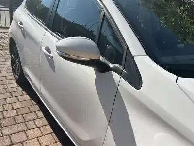 Usata Peugeot 208 Active 68 CV (50 kW) 2015 Bianco Utilitaria