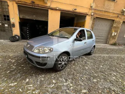 Usata Fiat Punto Classica 60 CV (44 kW) 2009 Bluazzurro Utilitaria