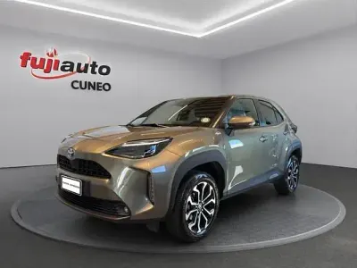 Begagnad Toyota Yaris Cross Trend 116 HK (85 kW) 2022 Grå SUV