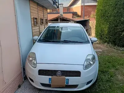 Usata Fiat Grande Punto Active 77 CV (56 kW) 2009 Bianco Utilitaria