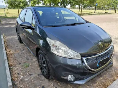 Usata Peugeot 208 Active 68 CV (50 kW) 2015 Utilitaria