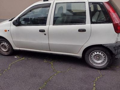 Bianco Usata 1999 Fiat Punto Utilitaria | 1000 € (Buon prezzo)