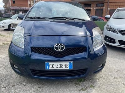 Usata Toyota Yaris Sol 100 CV (73 kW) 2011 Blu Utilitaria