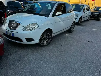 Usata Lancia Ypsilon 75 CV (55 kW) 2009 Bianco Utilitaria