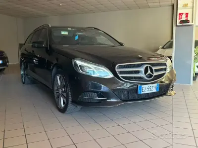 Usata Mercedes E220 Premium 170 CV (125 kW) 2015 Nero Station wagon