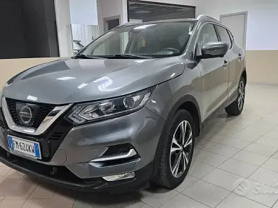 Usata Nissan Qashqai N-Connecta 110 CV (80 kW) 2017 Grigio SUV