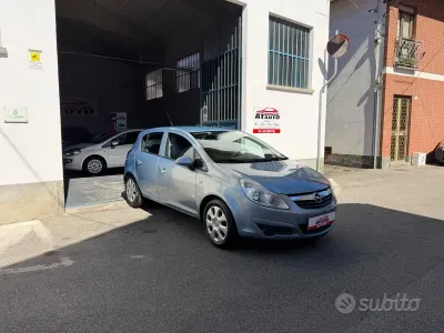 Usata Opel Corsa Club 75 CV (55 kW) 2010 Bluazzurro Utilitaria