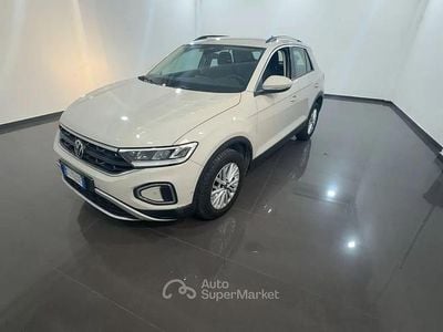 Usata VW T-Roc Life 110 CV (80 kW) 2022 Argento SUV