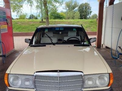 Usata Mercedes 200 109 CV (80 kW) 1980 Berlina