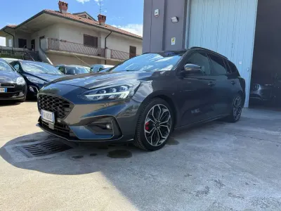 Usata Ford Focus 120 CV (88 kW) 2019 Grigio Furgone