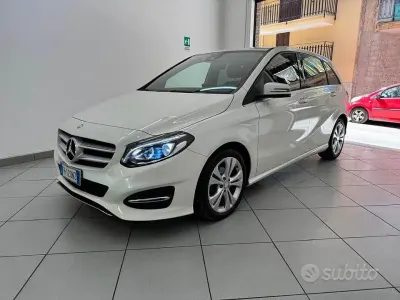 Usata Mercedes B180 109 CV (80 kW) 2017 Bianco Monovolume