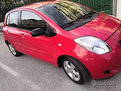Usata Toyota Yaris 69 CV (50 kW) 2006 Rosso Berlina