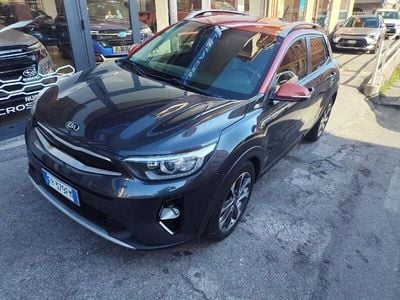 Usado Kia Stonic 120 CV (88 kW) 2018 Gris SUV