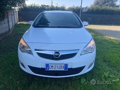 Usata Opel Astra Cosmo 110 CV (80 kW) 2012 Bianco Station wagon