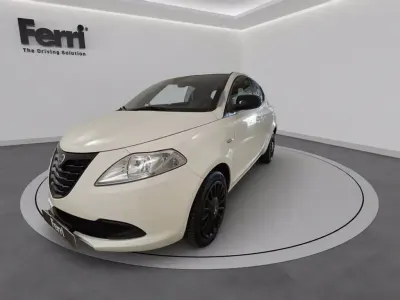 Usata Lancia Ypsilon 69 CV (50 kW) 2015 Bianco Utilitaria
