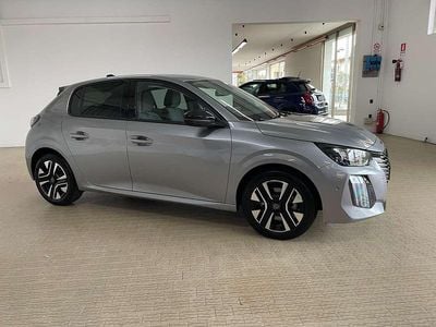 Usata Peugeot 208 Allure 101 CV (74 kW) 2025 Grigio artense metalizzato Utilitaria