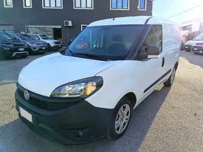Usata Fiat Doblò Lounge 95 CV (69 kW) 2020 Bianco Monovolume
