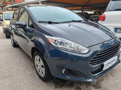 Usata Ford Fiesta Titanium 75 CV (55 kW) 2015 Blu Berlina