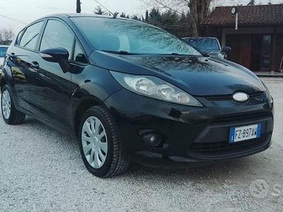 Usata Ford Fiesta Titanium 96 CV (70 kW) 2010 Grigio Utilitaria