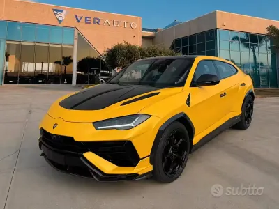 Usata Lamborghini Urus 666 CV (489 kW) 2025 Giallo SUV