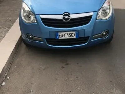 Usata Opel Agila 65 CV (47 kW) 2009 Bluazzurro Utilitaria