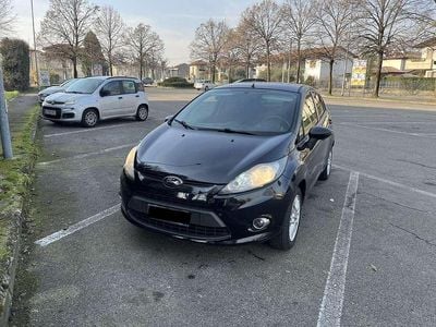 Usata Ford Fiesta 82 CV (60 kW) 2012 Nero Utilitaria