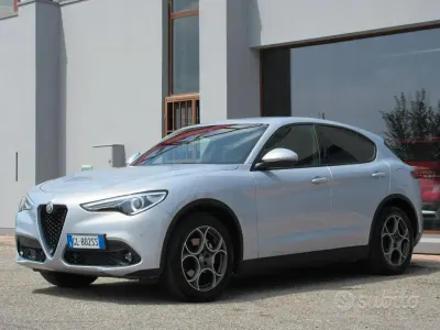 Usata Alfa Romeo Stelvio Sprint 190 CV (139 kW) 2022 Grigio lunare metallizzato SUV