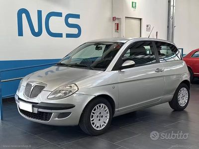 Usata Lancia Ypsilon 59 CV (43 kW) 2004 Argento Utilitaria