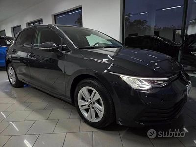 Usata VW Golf VIII Life 116 CV (85 kW) 2023 Grigio Berlina