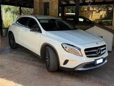 Usata Mercedes GLA200 136 CV (100 kW) 2015 Bianco SUV