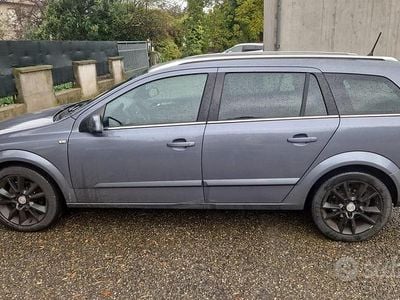Usata Opel Astra 82 CV (60 kW) 2006 Grigio Station wagon