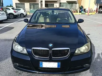 Begagnad BMW 320 2008 Blå Sedan
