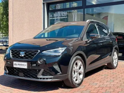 Usado Seat Arona FR 116 CV (85 kW) 2025 Negro SUV