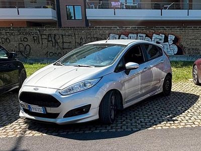 Usata Ford Fiesta ST-Line 75 CV (55 kW) 2017 Grigio Utilitaria