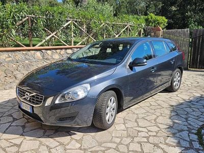 Käytetty Volvo V60 Kinetic 163 HP (119 kW) 2012 Harmaa Farmari