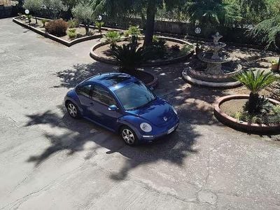 Usata VW New Beetle 105 CV (77 kW) 2007 Blu/azzurro Utilitaria