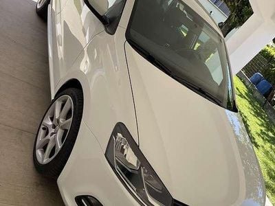 Begagnad VW Polo Highline 90 HK (66 kW) 2016 Vit Sedan