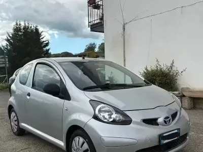 Usata Toyota Aygo 68 CV (50 kW) 2008 Grigio Utilitaria