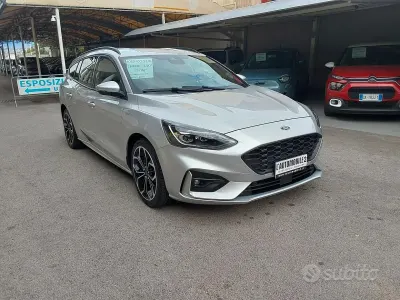 Usata Ford Focus ST-Line 120 CV (88 kW) 2021 Grigio Station wagon