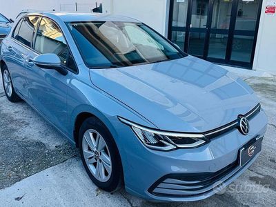 Usado VW Golf VII Life 150 CV (110 kW) 2021 Gris Utilitario