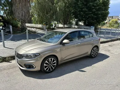 Usata Fiat Tipo Lounge 95 CV (69 kW) 2018 Marrone Berlina