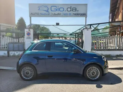 Usata Fiat 500e 86 kW (118 CV) 2020 Blu/azzurro Utilitaria
