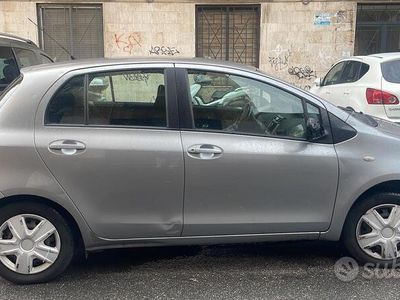 usata Toyota Yaris 1.0i 16V cat 5 porte