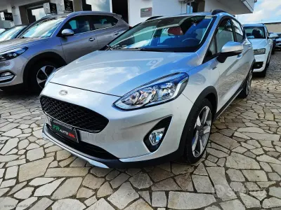 Usata Ford Fiesta Active 86 CV (63 kW) 2018 Gray Berlina