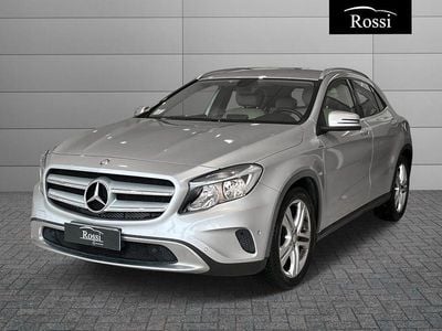 Usata Mercedes GLA200 136 CV (100 kW) 2015 Grigio chiaro metallizzato SUV