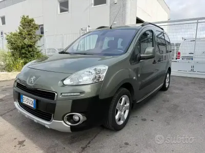 Usata Peugeot Partner Tepee Outdoor 120 CV (88 kW) 2013 Verde Monovolume