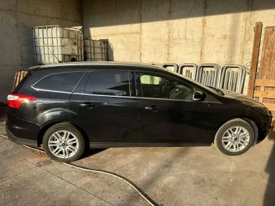 Usata Ford Focus Individual 125 CV (91 kW) 2015 Nero Station wagon