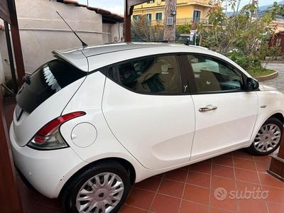 Usata Lancia Ypsilon 95 CV (69 kW) 2014 Bianco Utilitaria