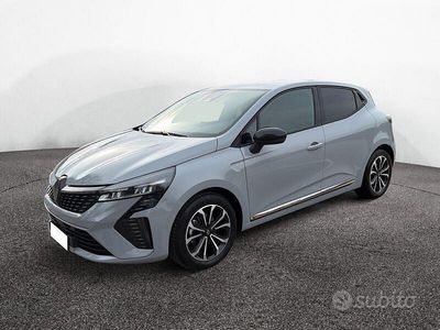Usata Renault Clio V Techno 145 CV (106 kW) 2023 Grigio Berlina